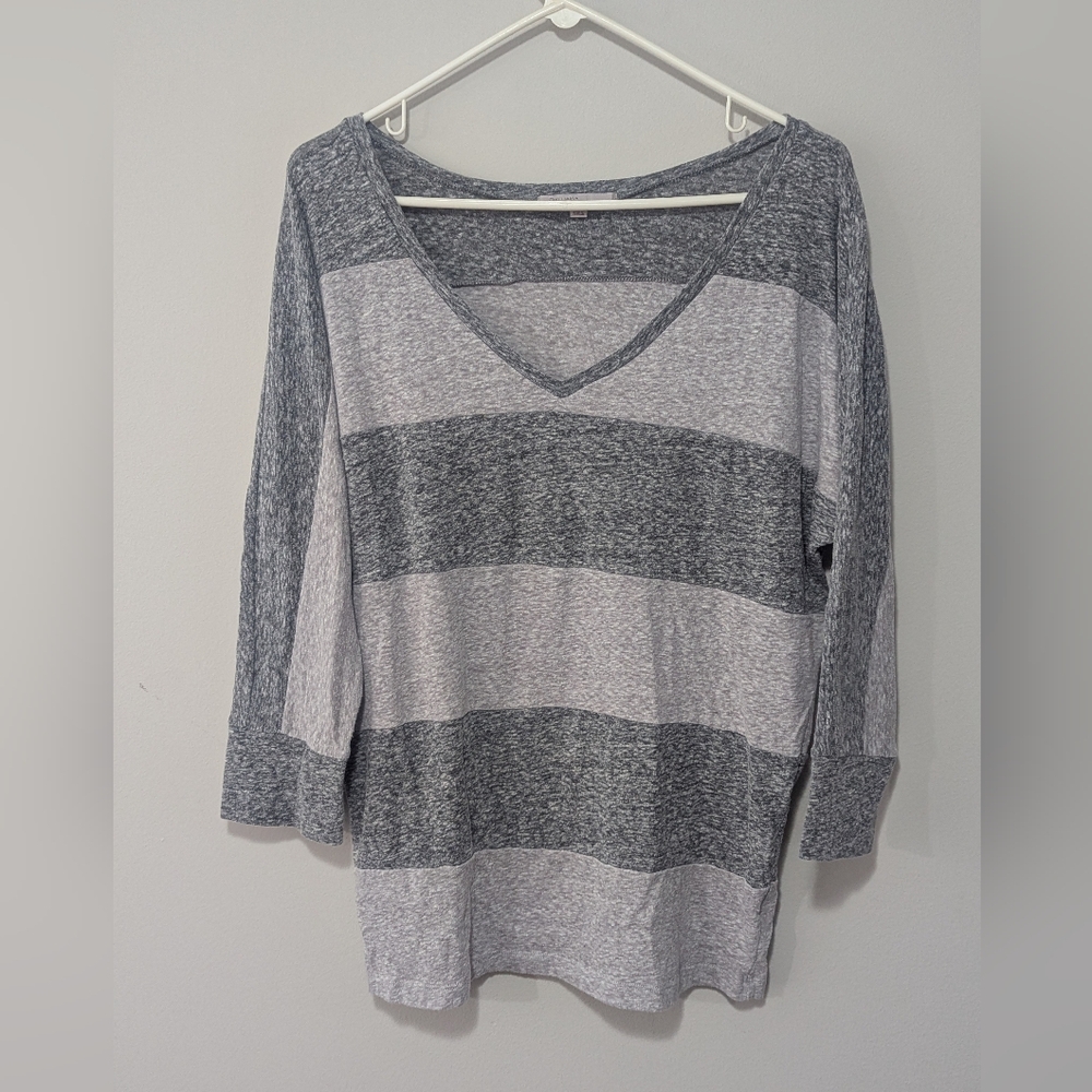 Women's GAP Striped V Neck Shirt Size Medium Gray Tonal
